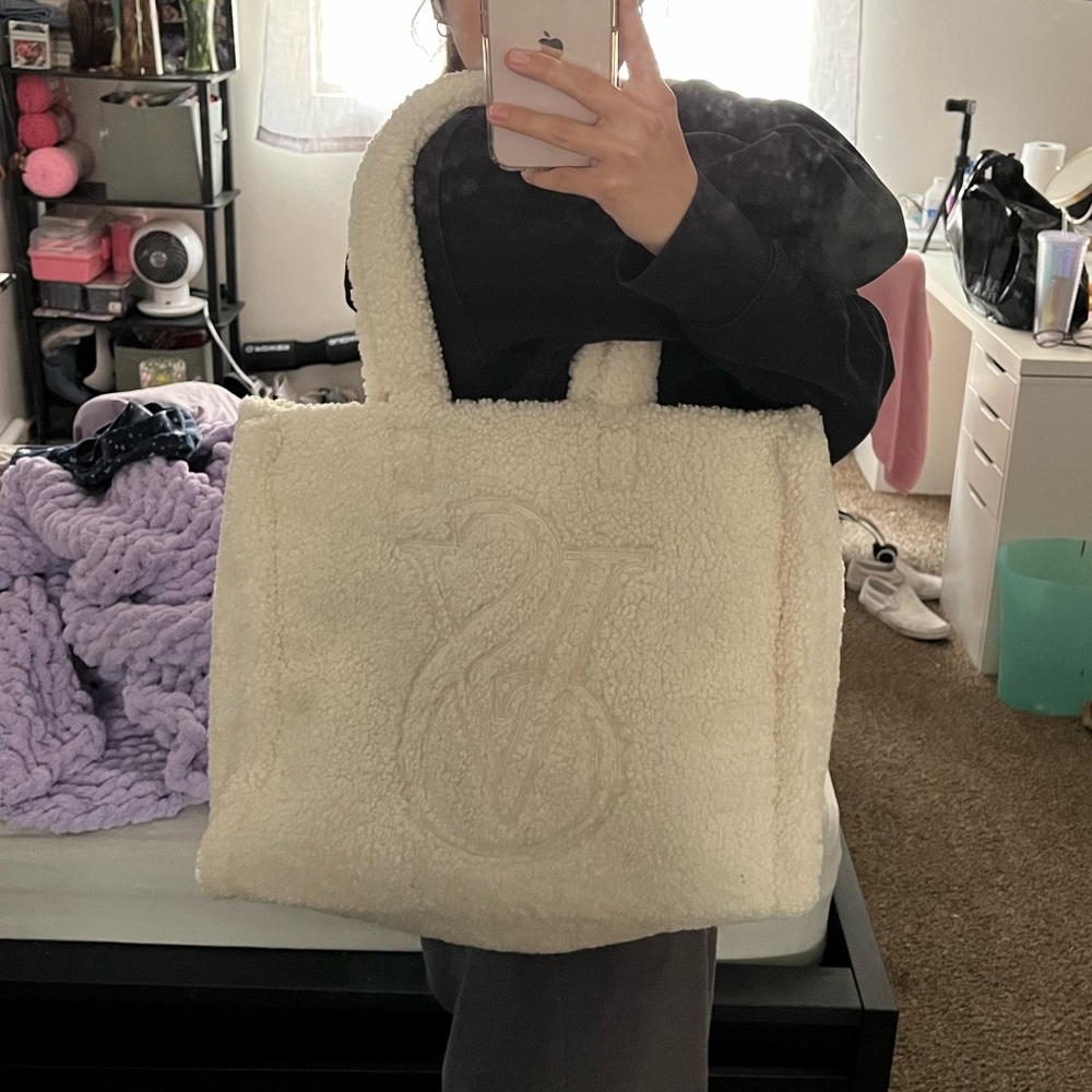 VICTORIAS SECRET Sherpa tote